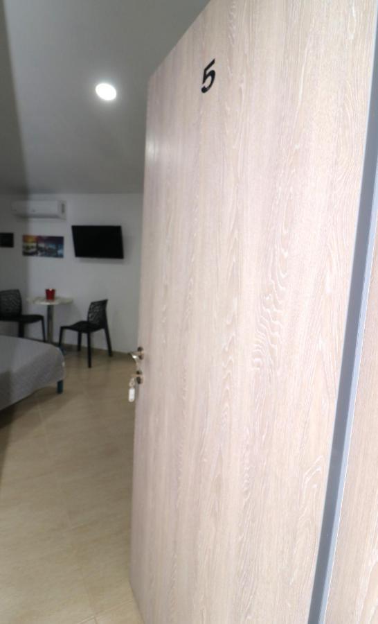Ildora Qimon Apartment ฮีมาเรอ ภายนอก รูปภาพ